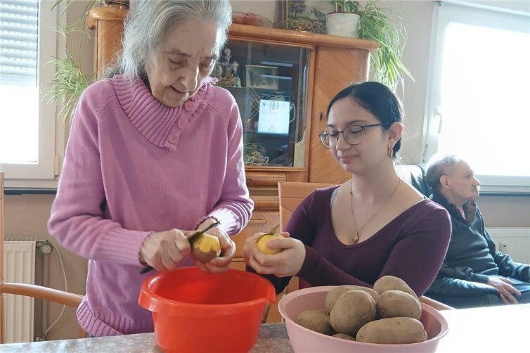 Gemeinsames zubereiten der Mahlzeiten, hierdurch entsteht Raum für Erinnerungen und gewohnte Routinen.