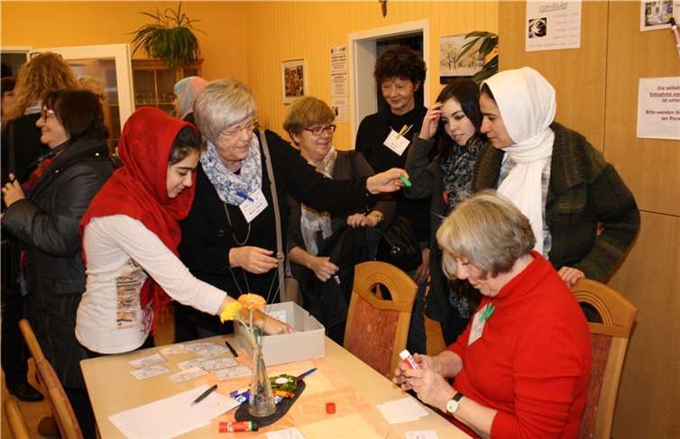 Gemeinsamkeiten lassen sich im informativen Gespräch, bei Tee oder Kaffee finden.