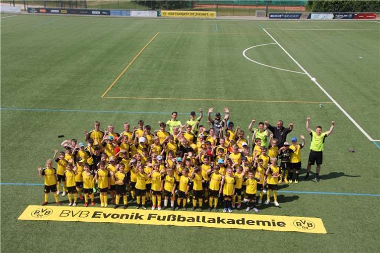 Gemeinschaft, Training und Spaß: BVB Evonik Fußballakademie begeistert in Heiligenroth. Quelle: SV Heiligenroth
