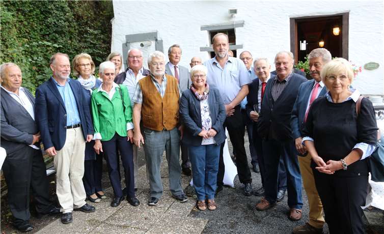 Gemeinschaftsbild vor der Mühle zur 30-jährigen Jubiläumsfeier. GM