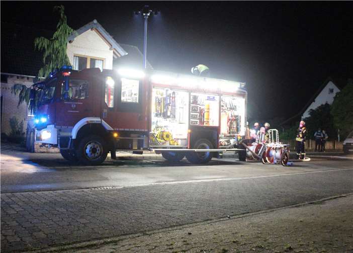 Gemeldet war Gebäudebrand „groß“ mit Menschenrettung. Foto: ELW Maifeld