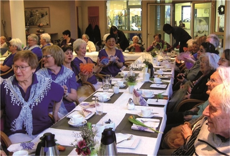 Gemütlich saßen alle noch gemeinsam beisammen.