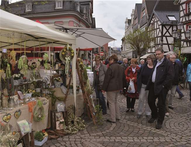 Gemütlich und gesellig ging es beim Altstadtmarkt zu. BÜN