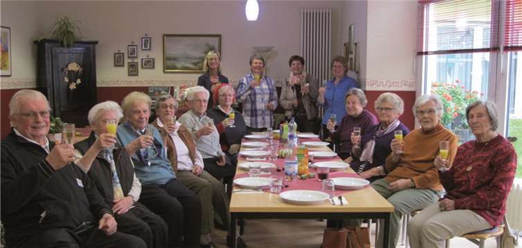 Gemütliche Runde der Seniorinnen und Senioren im Alten- und Pflegeheim St. Martin. privat
