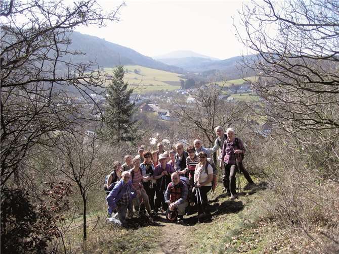 Gemütliche wanderte man durch die Frühjahrssonne.  Privat
