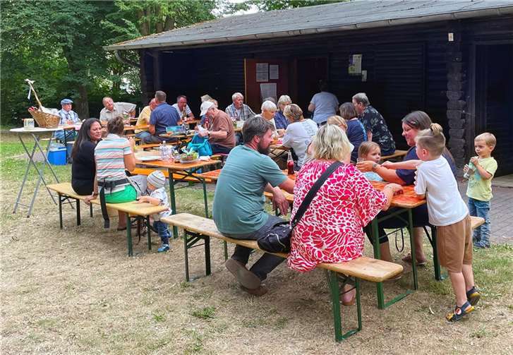 Gemütliches Beisammensein an der Grillhütte Walkmühle im Jahr 2022.  Foto: Udo Höcke