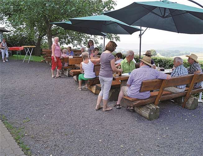 Gemütliches Beisammensein beim Grillfest. privat