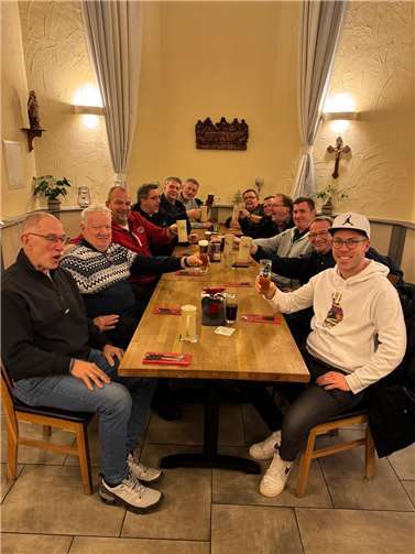 Gemütliches Beisammensein beim Hobby-Fußball-Club Hammerstein.  Foto: privat
