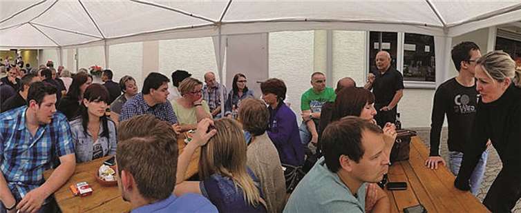 Gemütliches Beisammensein der Bendorfer Narrenzunft beim Schützenfest.BNZ