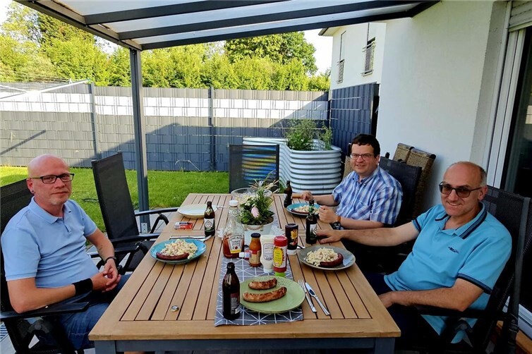 Gemütliches Beisammensein im Rheinbrohler Römerring. 