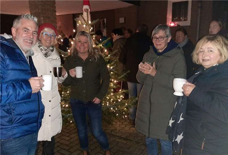 Gemütliches Beisammensein mit Glühwein.  Fotos: privat