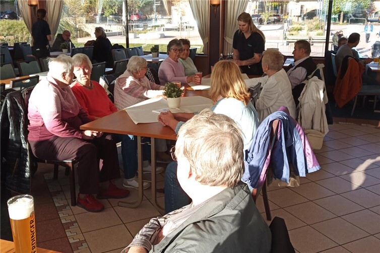 Gemütliches Beisammensein während der Schiffsfahrt.  Foto: privat