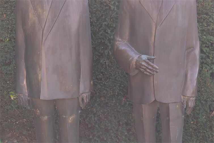 General De Gaulle und Konrad Adenauer, die Gründerväter der deutsch-französischen Freundschaft
