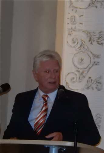 General a.D. Volker Wieker bei seiner Festrede.