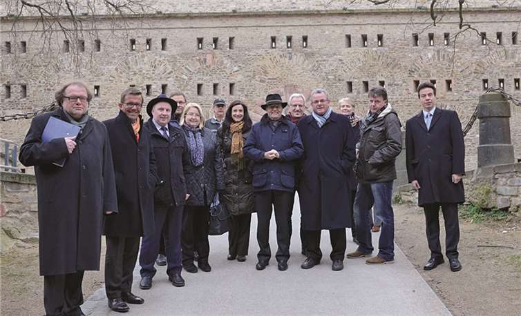 Generaldirektor Thomas Metz (l.) von der Generaldirektion Kulturelles Erbe des Landes Rheinland-Pfalz gab den Gästen wichtige Informationen zur Denkmalpflege im Land und zu den getätigten Investitionen. privat