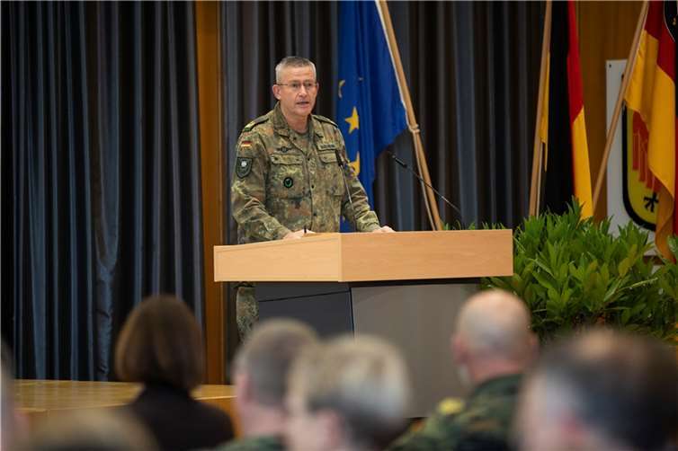 Generalmajor André Bodemann bei seiner Verabschiedungsrede.