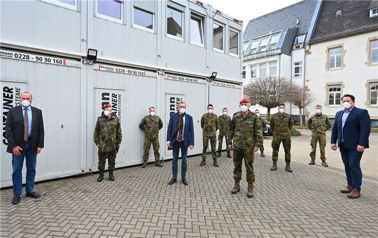 Generalmajor Carsten Breuer während seines Besuches.Fotos: Kreisverwaltung / Ralf Schuhmann