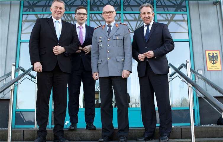 Generalmajor Zudrop gab einen Überblick über die bereits realisierten Bauvorhaben. Copyright: Bundeswehr