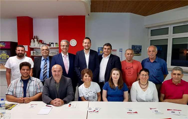 Generalsekretär der SPD Rheinland-Pfalz Daniel Stich mit den Veranstaltungsteilnehmern.privat