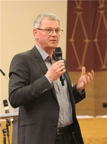 Generalvikar Dr. Ulrich Graf von Plettenberg ging im Detail auf die Aspekte der Pfarrei der Zukunft ein.