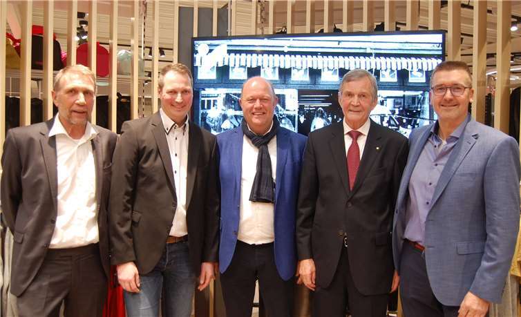 Generationen unter sich (von links): Paul Krumholz, Oliver Krumholz, Alexander von Preem (Vorstandsvorsitzender Intersport Deutschland eG), Knut Krumholz und Frank Bahr. Fotos: SK