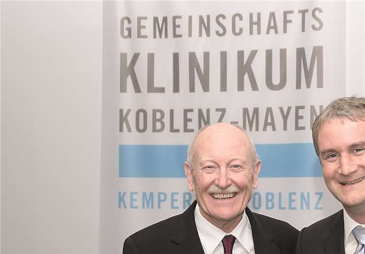 Generationenwechsel am Kemperhof: Der ehemalige Chefarzt Privatdozent Dr. Ulrich Gethmann mit seinem Nachfolger Dr. Arno Franzen.