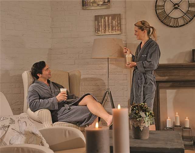 Genießen sie einen Wellnesstag im monte mare. Dirk Holst