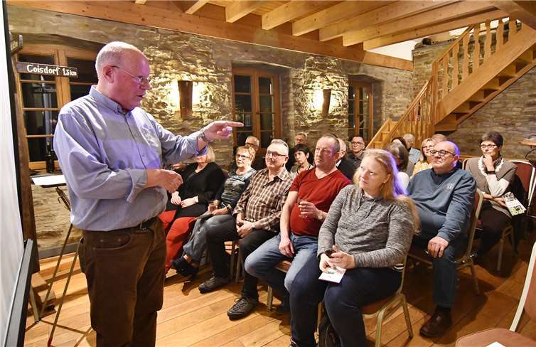 Georg Alfter von der Katholischen Erwachsenenbildung eröffnete die Veranstaltung. Fotos: RASCH