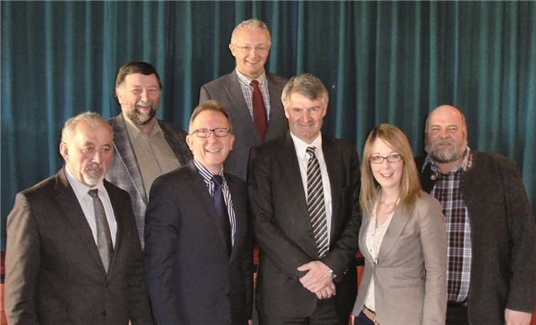 Georg Groß, Udo Franz, Erwin Rüddel, Achim Hallerbach, Dr. Werner Kloos, Ellen Demuth und Ulrich Schreiber diskutierten über Licht- und Schattenseiten der Agrarpolitik.privat