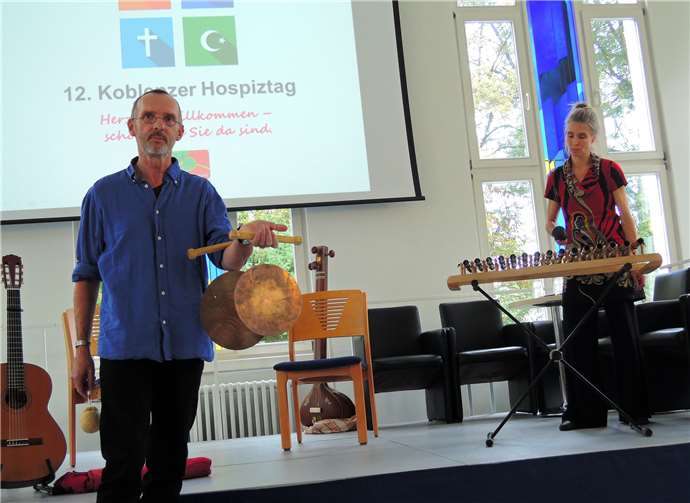 Georg Holtbernd und Ruth Stöcker gaben dem Hospiztag das musikalische Geleit.