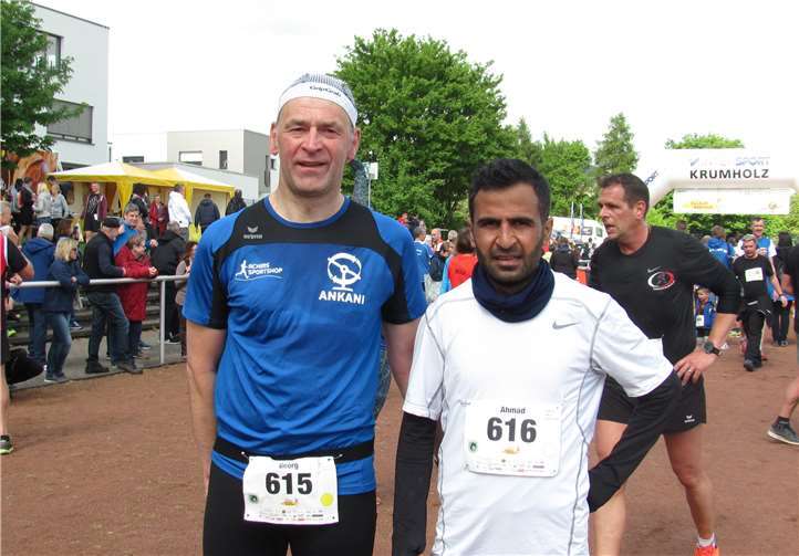 Georg Jacoby (li.) und Ahmad Alsuleiman beim Marathon.privat