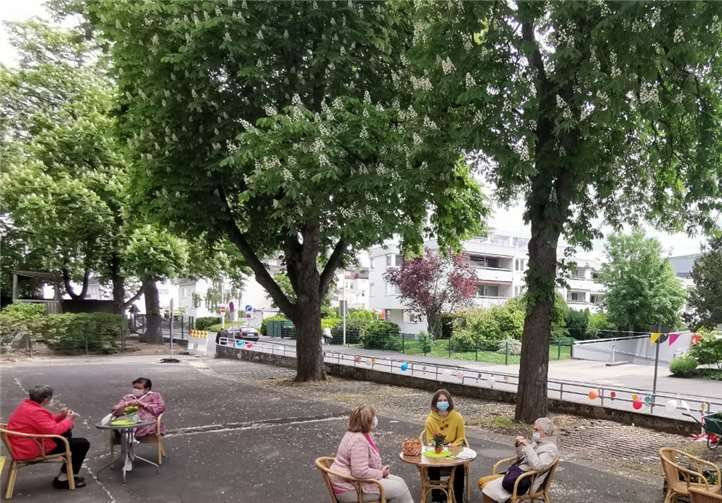 Gerade der Verlauf des letzten Jahres hat gezeigt, wie wichtig nachbarschaftliches Miteinander ist - dies wurde deshalb am Mehrgenerationenhau besonders gefeiert. Foto: privat