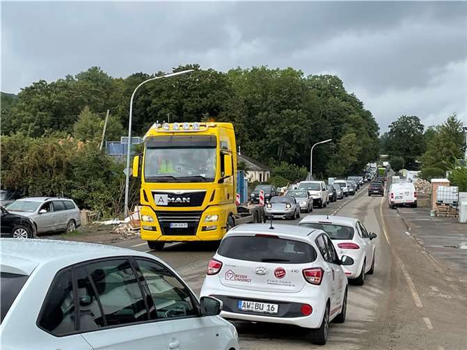 Gerade in Fahrtrichtung Sinzig Zentrum staut sich der Verkehr. Foto: ROB