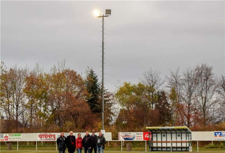 Gerade in der dunklen Jahreszeit wird das Flutlicht sowohl für den Spielbetrieb dringend benötigt.Privat