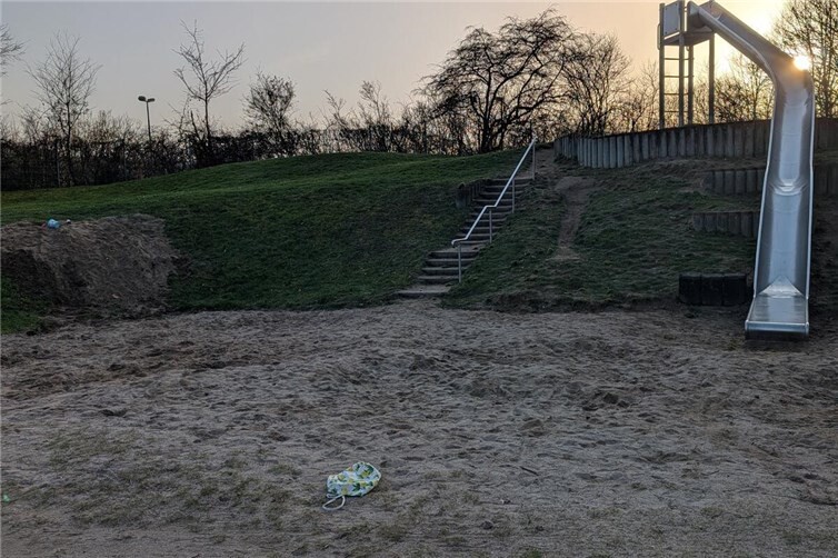 Gerade jetzt, wo das Wetter besser wird und der Spielplatz wieder stärker genutzt wird, ist der Abbau ein wichtiger Schritt für die Sicherheit der Familien vor Ort.