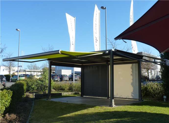 Gerade jetzt zum Sommer hin sollte man bspw. über Markisen oder Terassendächer nachdenken.