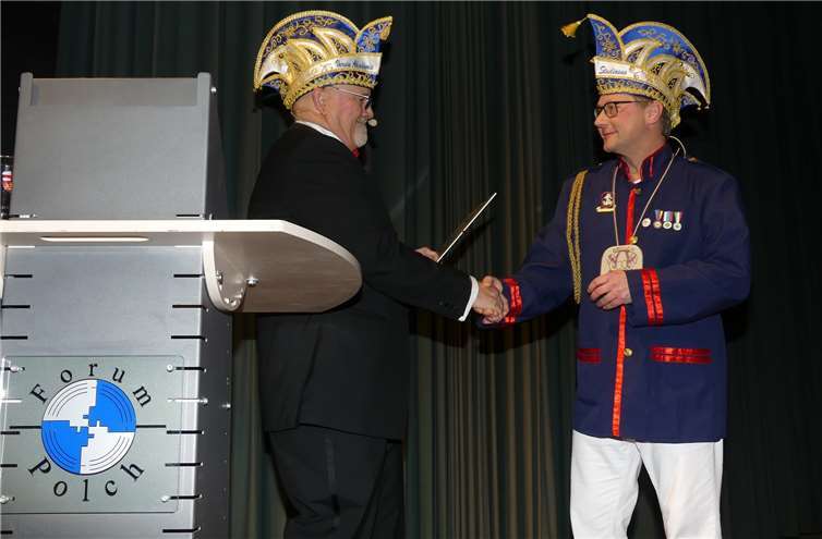 Gerd Diensberg (re.) wurde von Kanzler Willi Wagner in diesem Jahr zum neuen „Studiosus“ ernannt. Fotos: TE