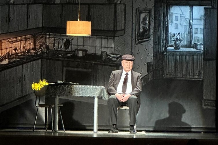 Gerd Dudenhöffer brillierte in der Laacher See-Halle in seiner Rolle als Heinz Becker.