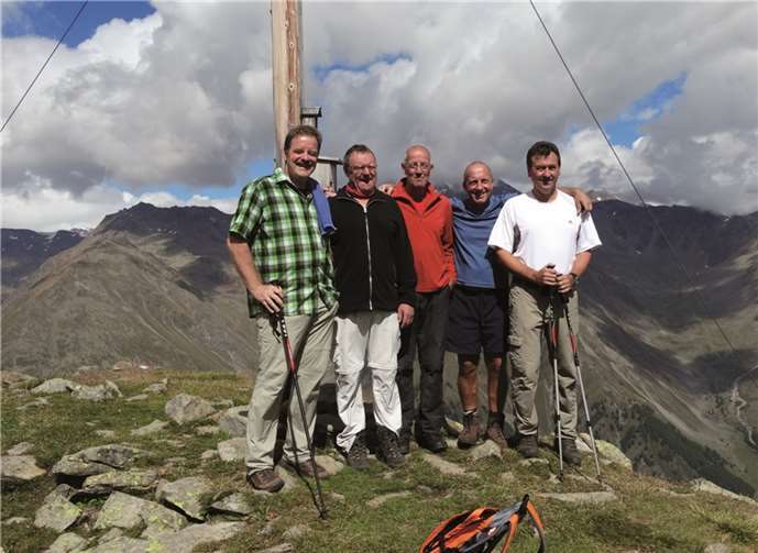 Gerd Hoffmann, Piet Ganzer, Sam Broich, Wanderführer Mike Kuntz und Rainer Konrath auf den Gipfeln Südtirols. privat