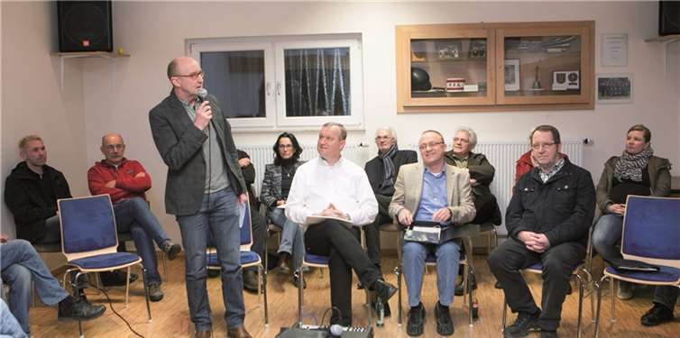 Gerd Jung von der Bürgerinitiative „Lebenswerte Grafschaft“ begrüßte unter anderem Bürgermeister Achim Juchem, CDU-Gemeindeverbandschef Michael Schneider und CDU-Fraktionschef Thomas Schaaf zum Informationsabend im Feuerwehrgerätehaus Eckendorf. Jost