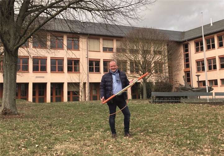 Gerd Klasen, Stadtbürgermeister von Polch, freut sich, dass auch die Schulen über einen Breitbandanschluss verfügen. Foto: Westenergie AG