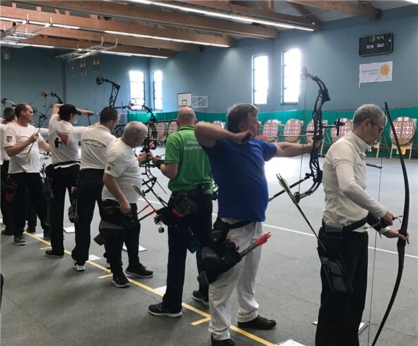 Gerd Nett (2. v. r.) schlug sich gut in Lindlar.  O.H.