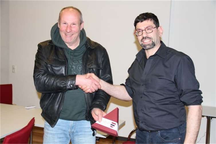 Gerd Stein wurde von Cosimo Jankowitsch (SPD Wirges) begrüßt.  Foto: Norbert Schwickert