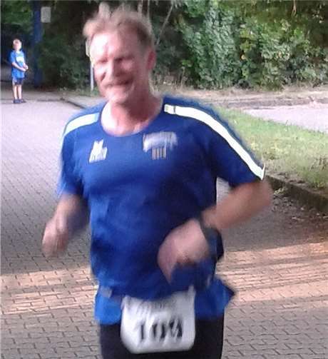 Gerd Steinebach beim Herbst-Crosslauf in Eitelborn. privat