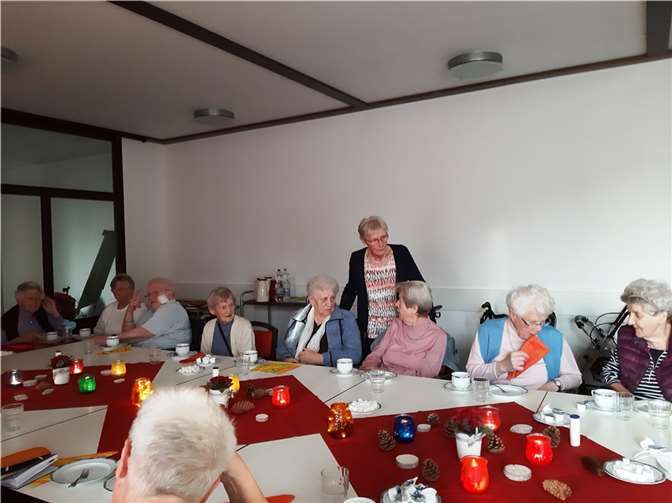 Gerda Bayer mit den Senioren.  Foto: privat