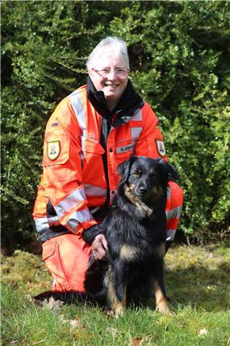 Gerda Häusler und ihre Australian Shepherd Hündin Joyce.  Fotos: Stefan Eckert