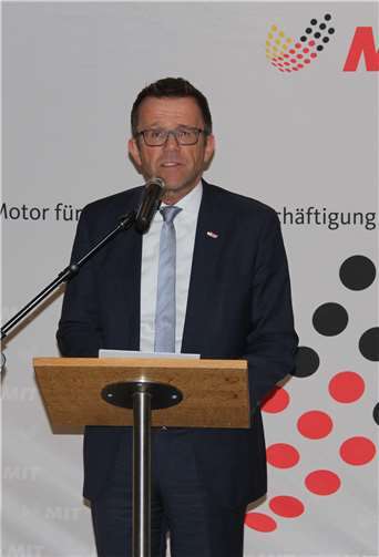 Gereon Heimann, MIT-Landesvorsitzender, bei seiner Grußrede.