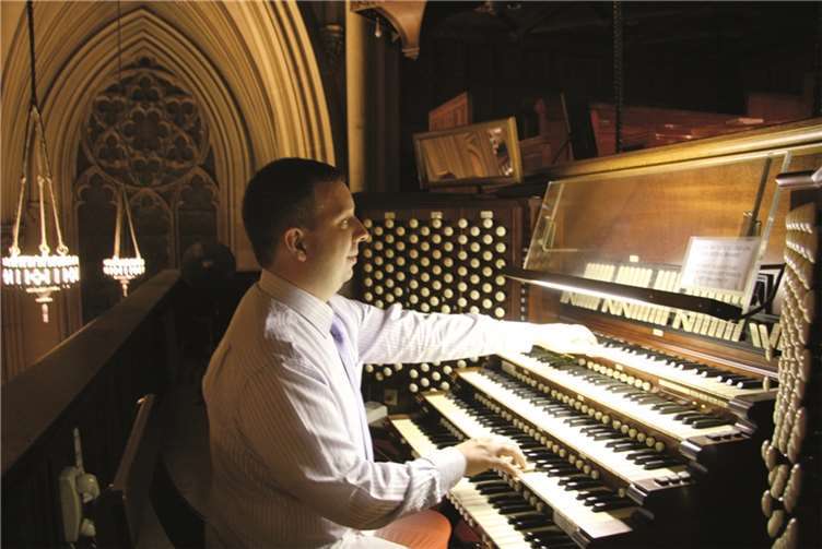 Gereon Krahforst an der großen Orgel der St. Patrick´s Cathedral in New York. privat