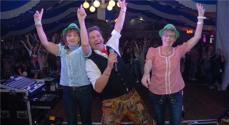 „Geri, der Klostertaler“ hat eine große Fangemeinde inGroßmaischeid. Der Kirmesverein war froh, ihn zumbereits zweiten Mal engagieren zu können.