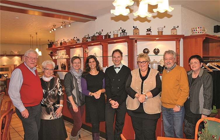 Germania-Geschäftsführer Herbert Budweg konnte zusammen mit Dr. Carolin Gibaya beim letzten Treff der Lesefreunde in diesem Jahr wieder viele interessierte Zuhörer begrüßen. privat